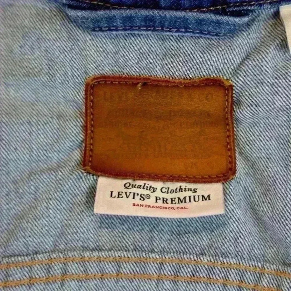 Levi's Premium Jean Jacket Waterless Technology w/Embroidered Message Size Small - Picture 4 of 9